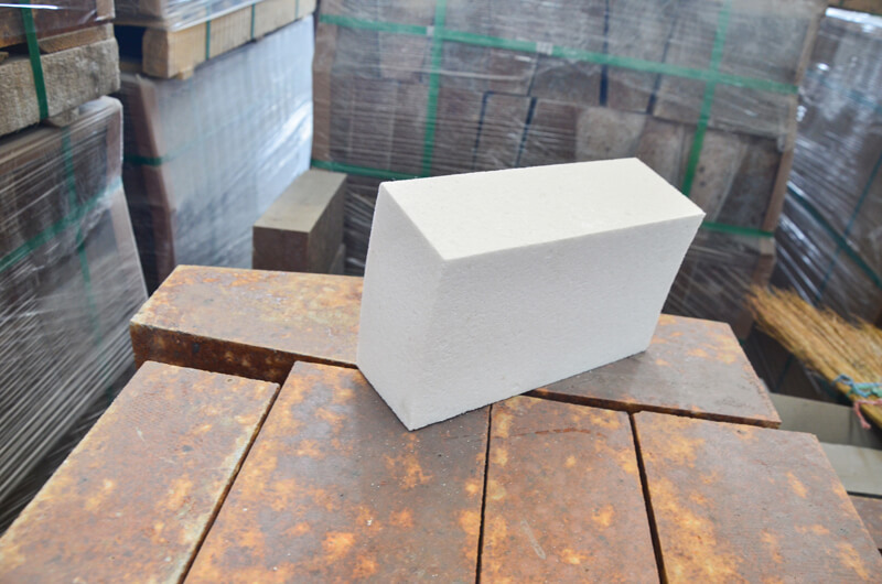 Difference Between High Alumina Bricks and Corundum Bricks